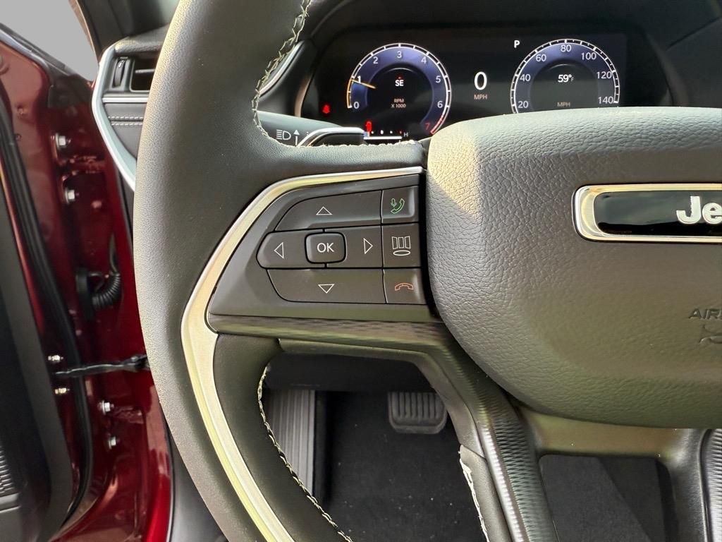 2025 Jeep Grand Cherokee Laredo Altitude photo 10