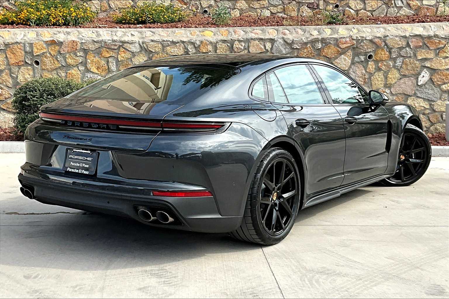 2025 Porsche Panamera 4 photo 7