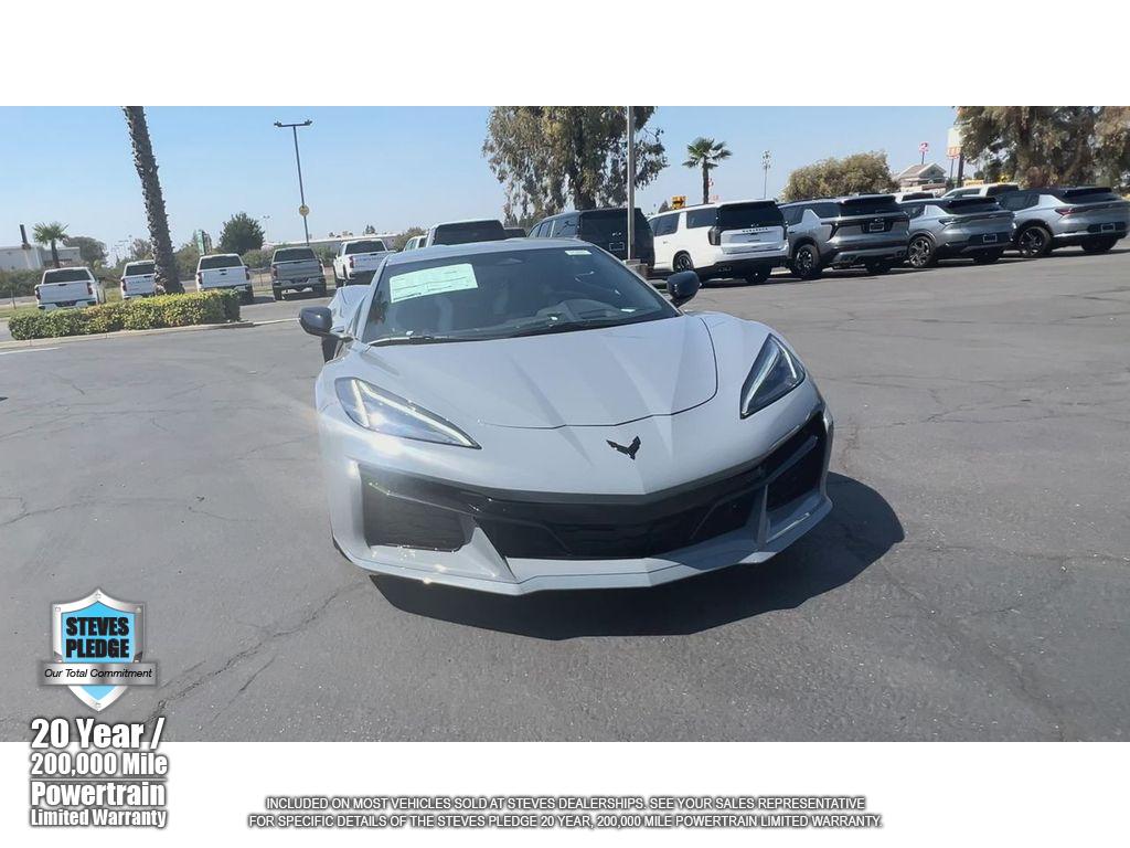 2025 Chevrolet Corvette E-Ray 2LZ photo 3
