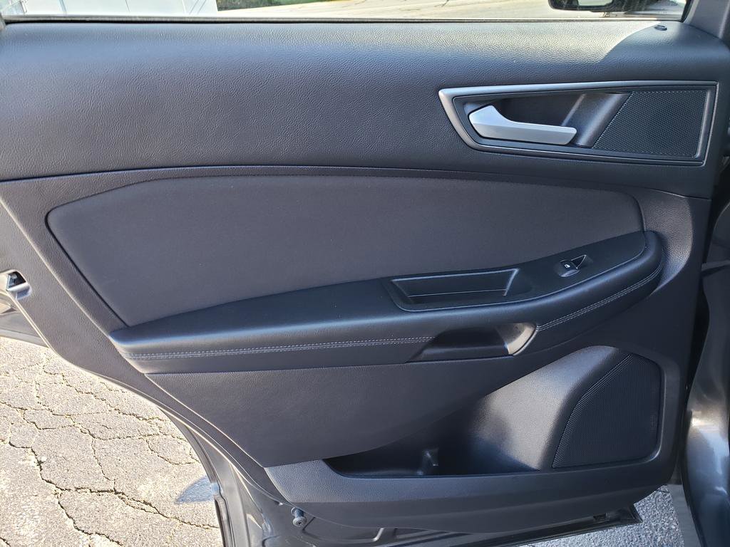 2019 Ford Edge SE photo 13