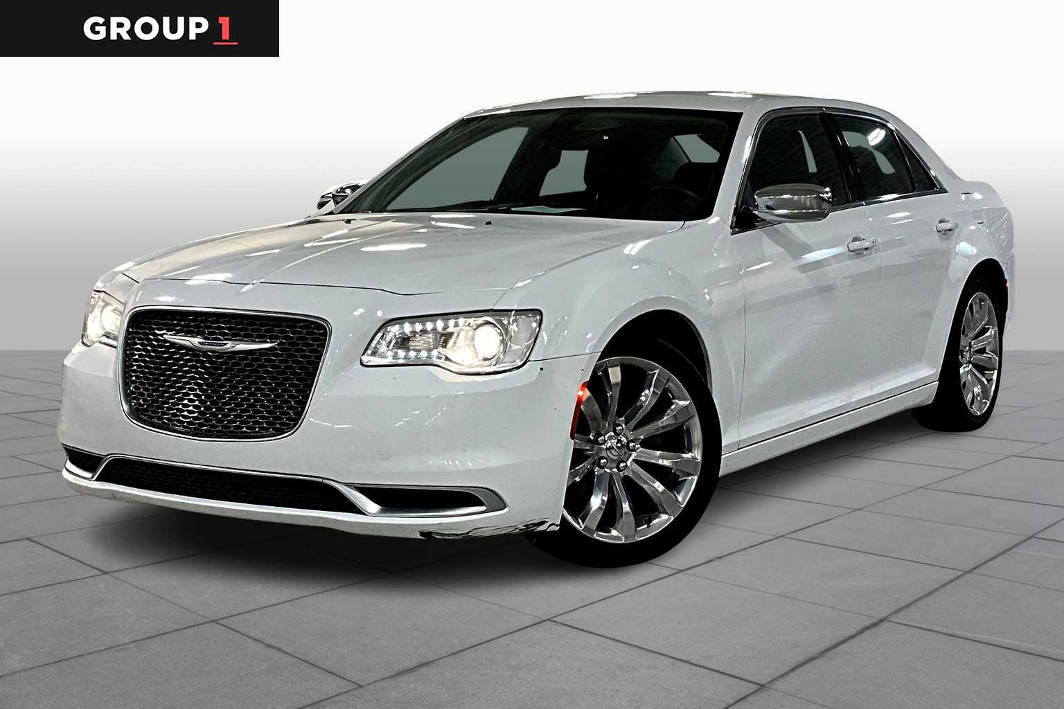 2019 Chrysler 300 Touring's photo