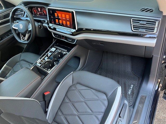 2025 Volkswagen Atlas Peak Edition SE photo 13