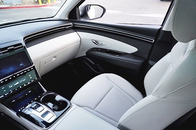 Used 2022 White Hyundai Limited image 23