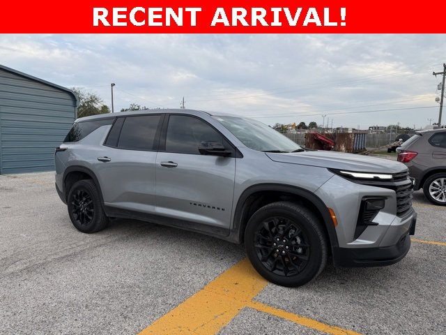 2024 Chevrolet Traverse LS's photo