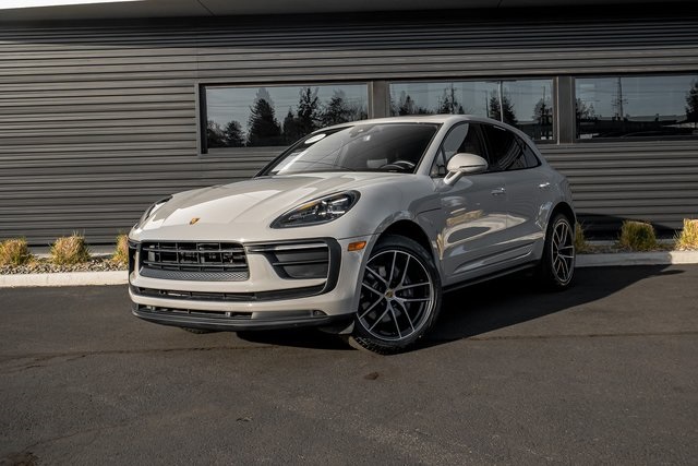 2022 Porsche Macan Base's photo