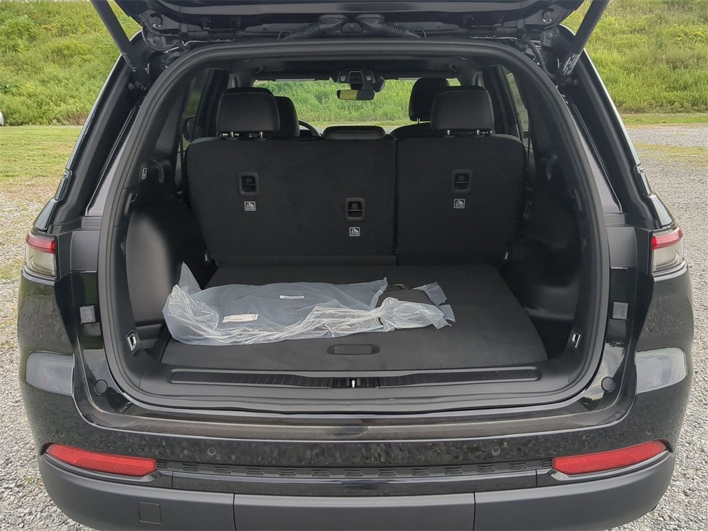 2025 Jeep Grand Cherokee Altitude X photo 2