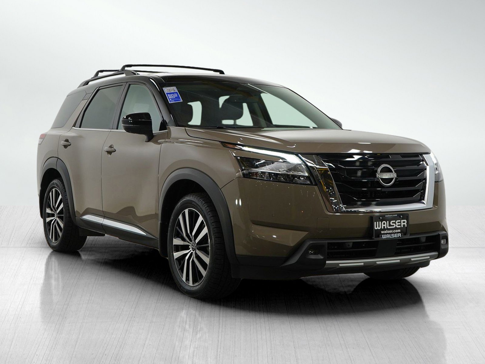 2023 Nissan Pathfinder Platinum photo 7