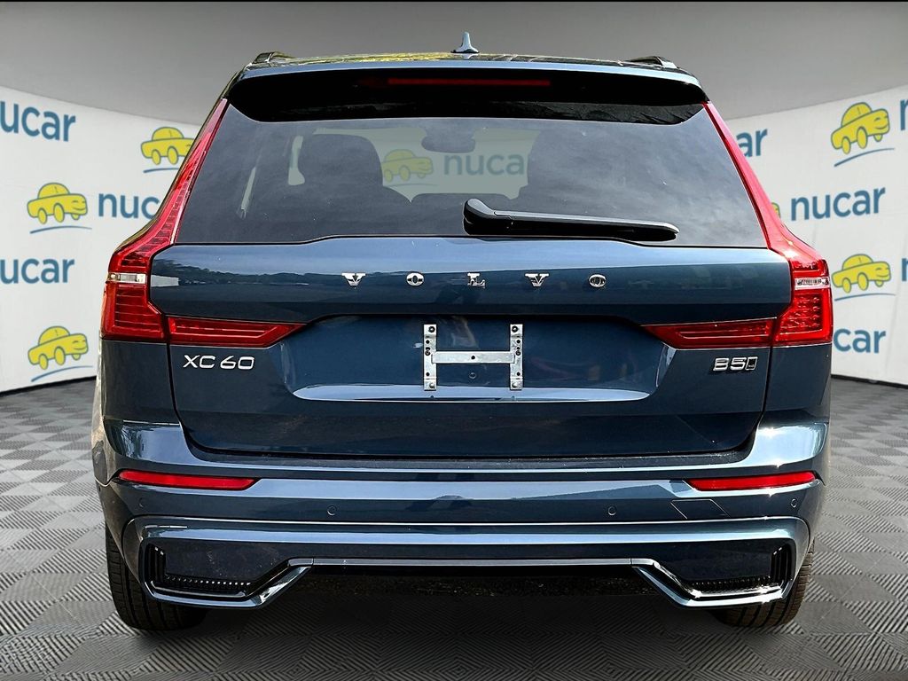 2025 Volvo XC60 B5 Plus photo 7
