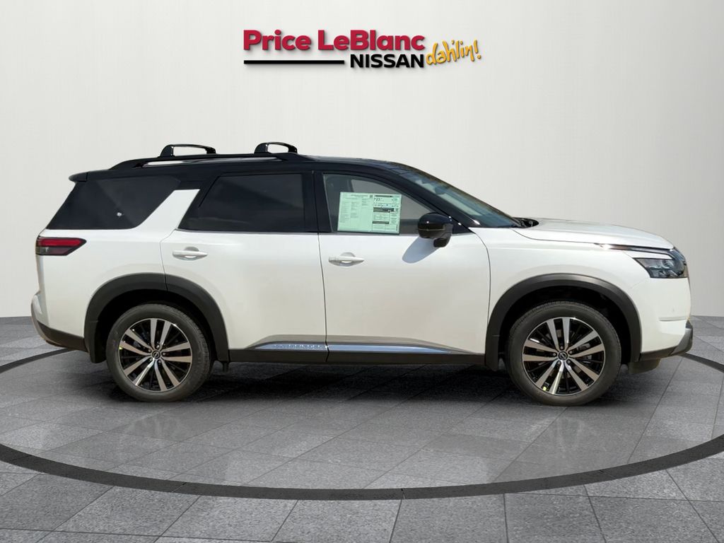 2025 Nissan Pathfinder Platinum photo 8