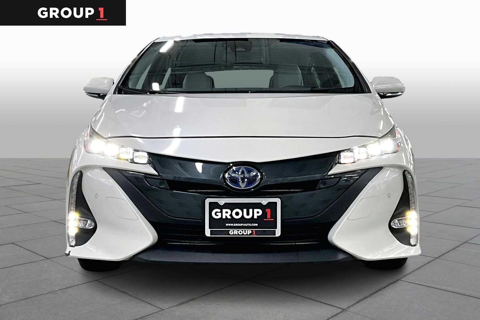 2017 Toyota Prius Prime Advanced's photo
