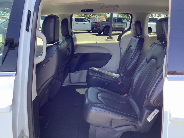 2022 Chrysler Pacifica Touring L photo 25