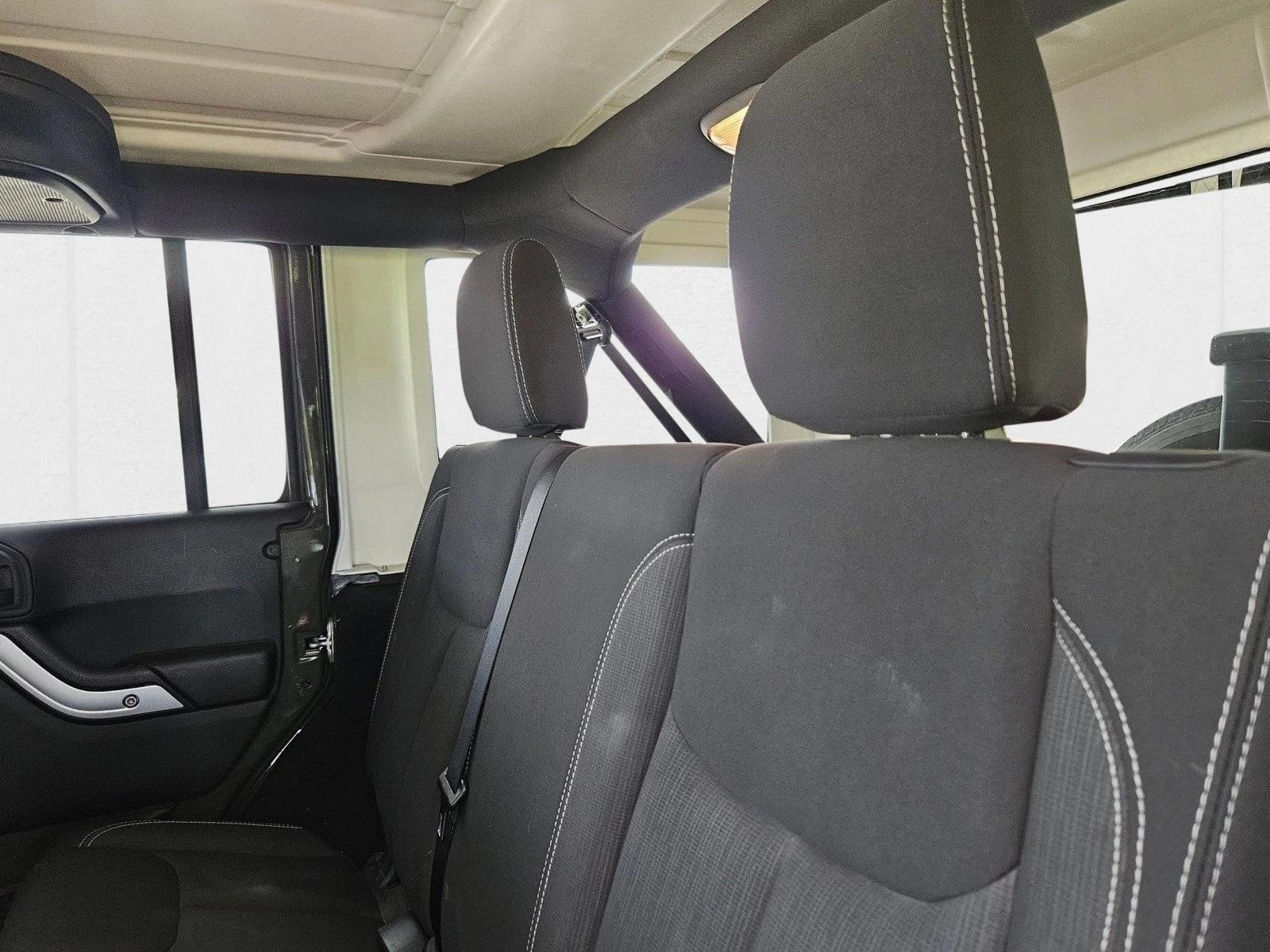 2016 Jeep Wrangler Sahara photo 17