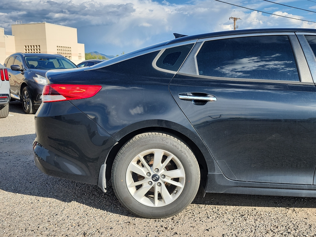 2017 Kia Optima LX photo 5