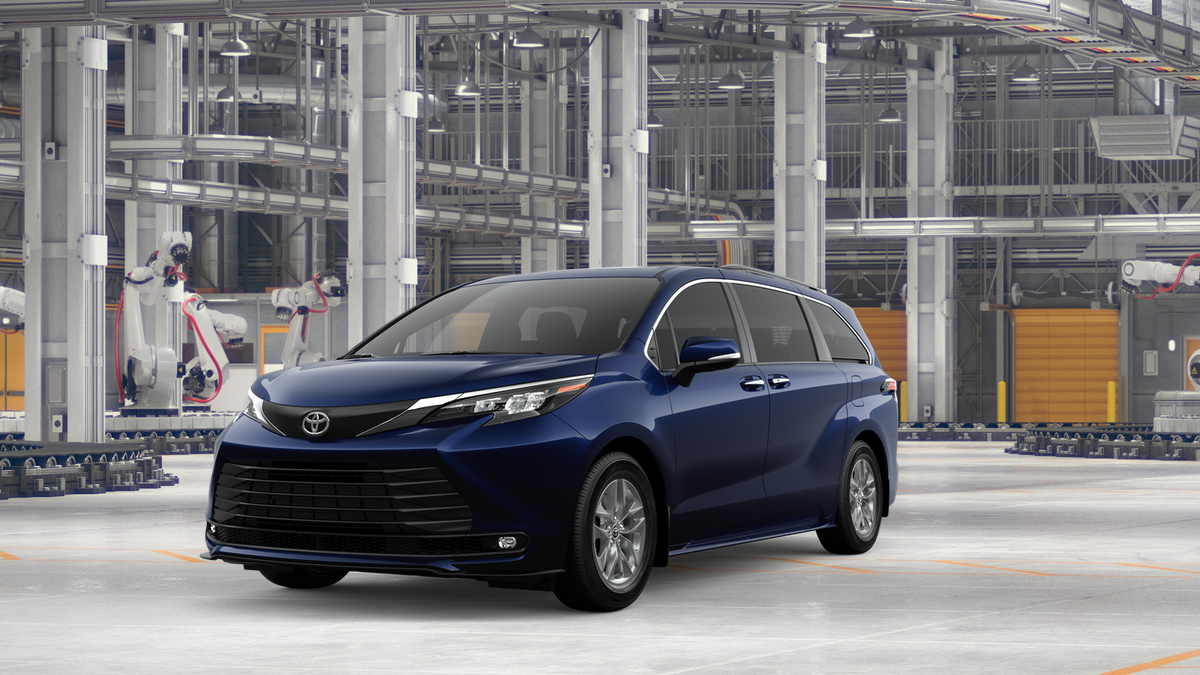 2026 Toyota Sienna XLE's photo
