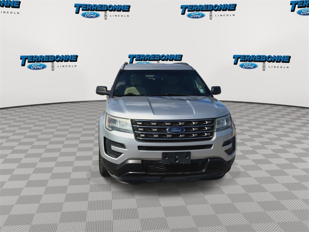 2016 Ford Explorer Base photo 2