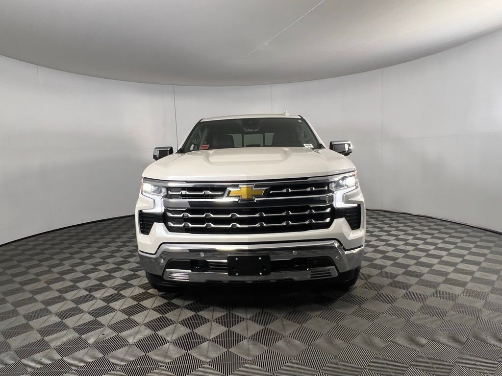 2025 Chevrolet Silverado 1500 LTZ photo 4