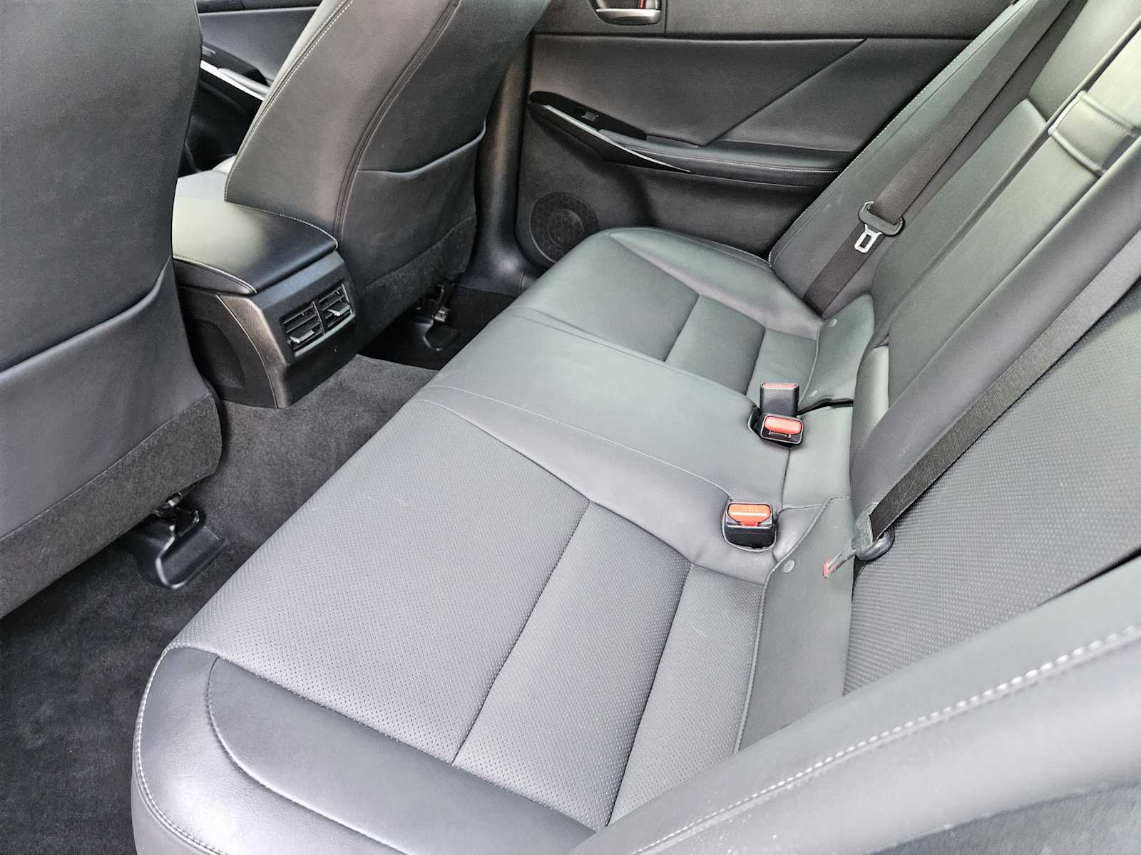 2024 Lexus IS 300 photo 21