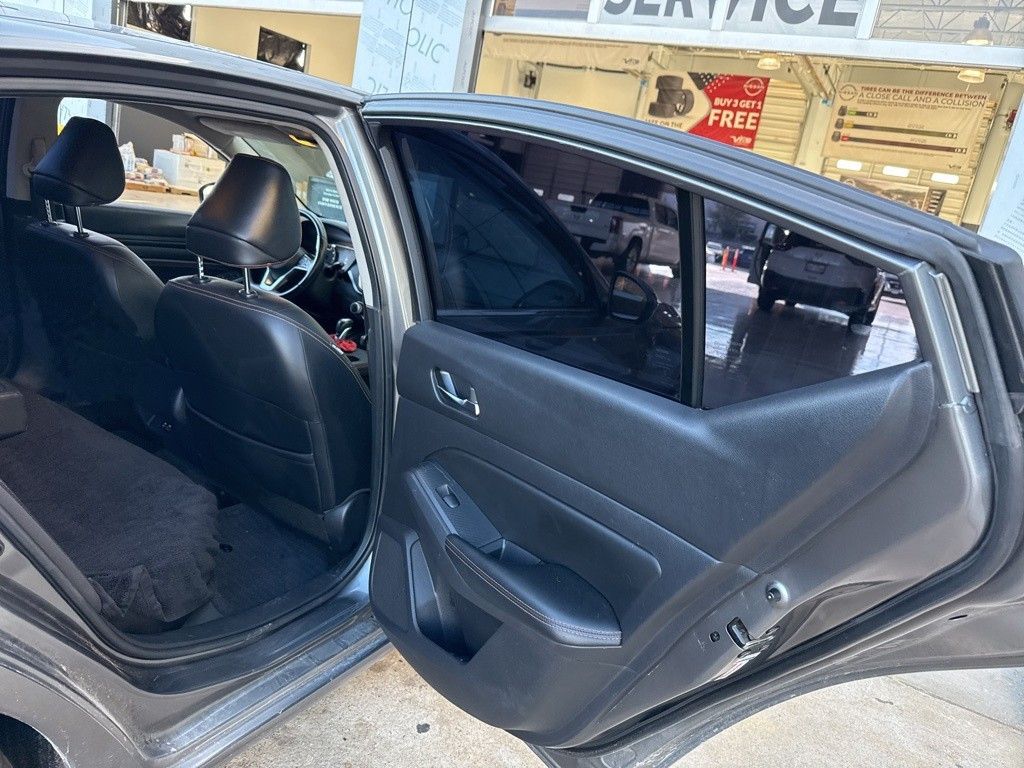 2020 Nissan Altima 2.5 SR photo 11