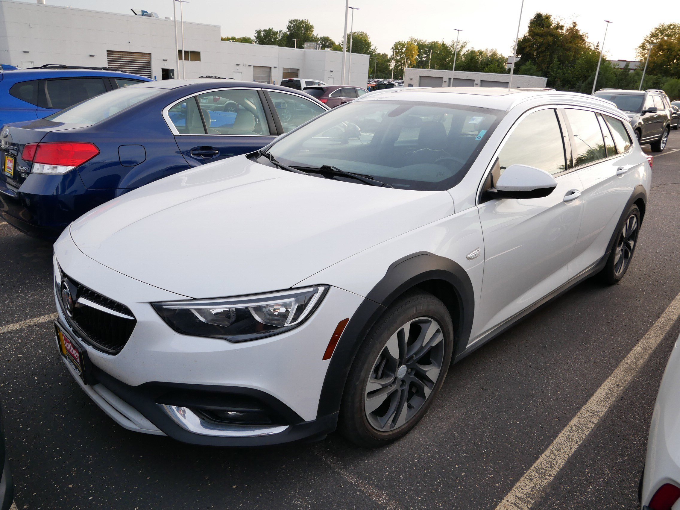 2019 Buick Regal TourX Essence photo 3