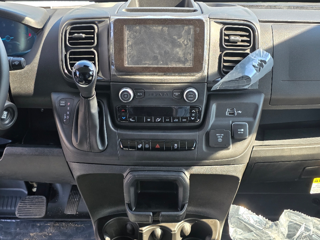 2025 Ram 1500 Tradesman photo 3