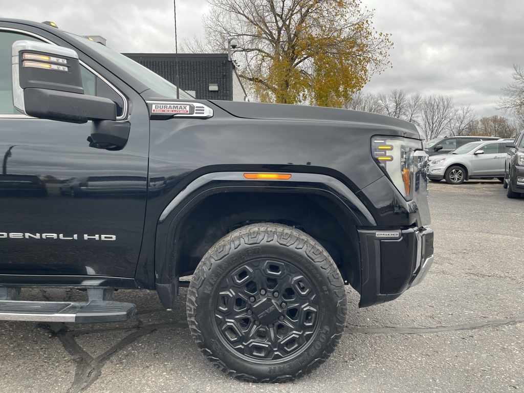 2024 Gmc Sierra HD Denali photo 2