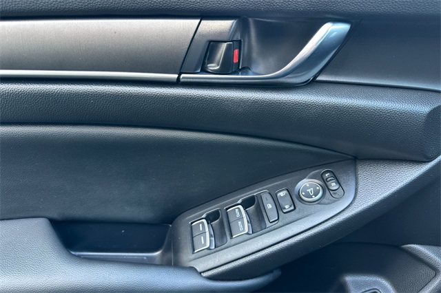 2022 Honda Accord LX photo 13
