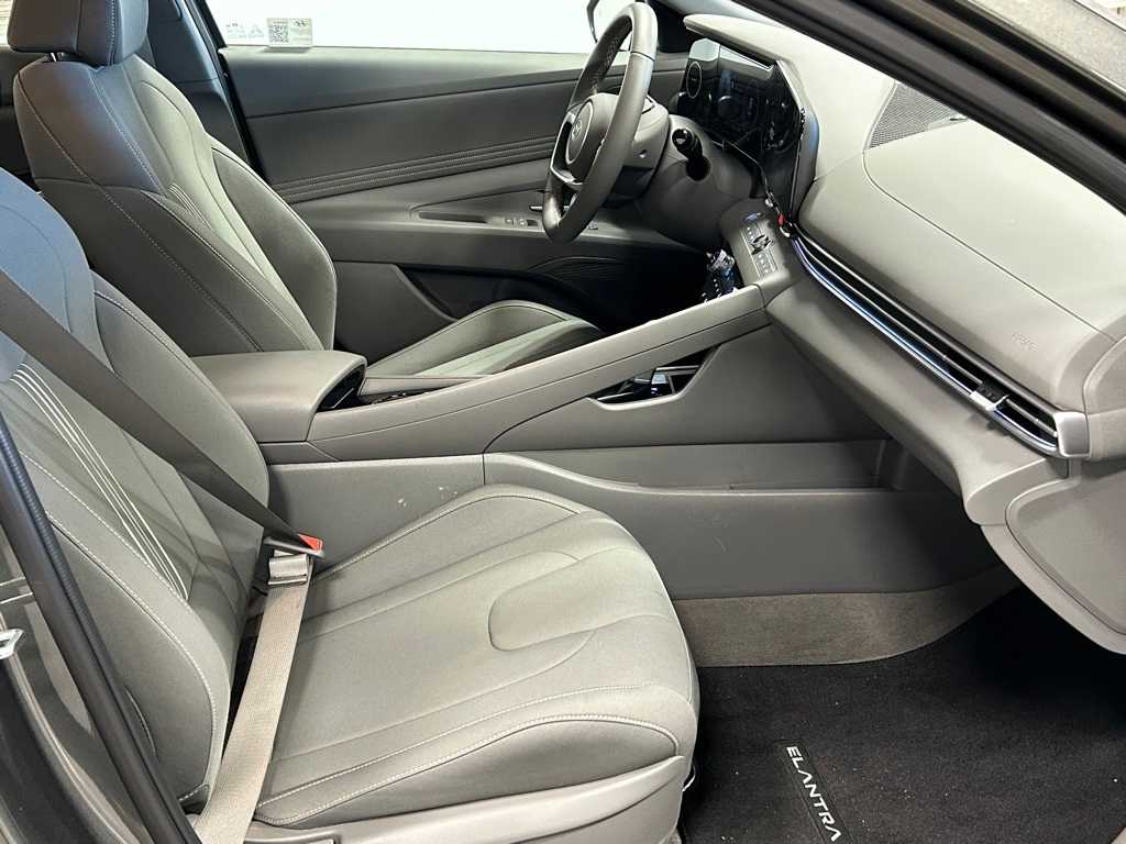 2024 Hyundai Elantra SEL Convenience photo 30