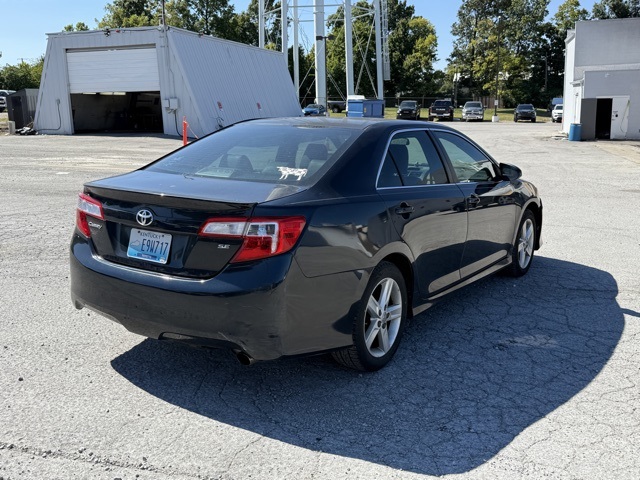 2014 Toyota Camry SE photo 6
