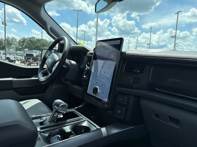 2025 Ford F-150 Lightning photo 13