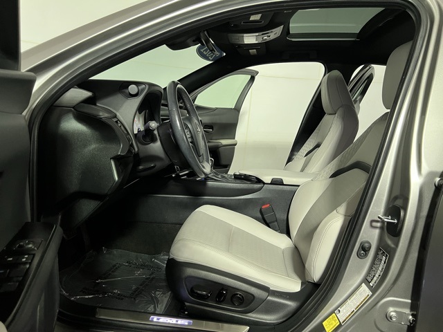 2021 Lexus UX 200 photo 21