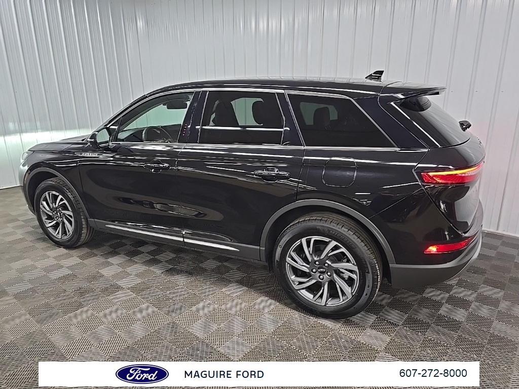 2023 Lincoln Corsair Standard photo 4