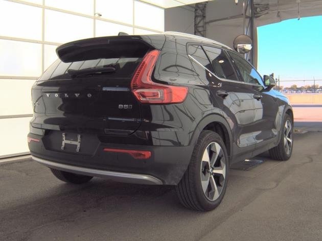 2025 Volvo XC40 Plus photo 4