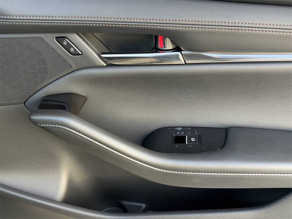 2025 Mazda Mazda3 2.5 s Preferred photo 8