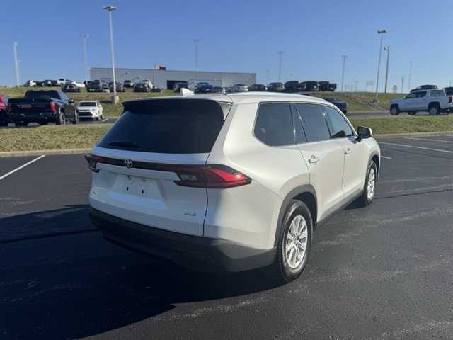 2024 Toyota Grand Highlander XLE photo 3