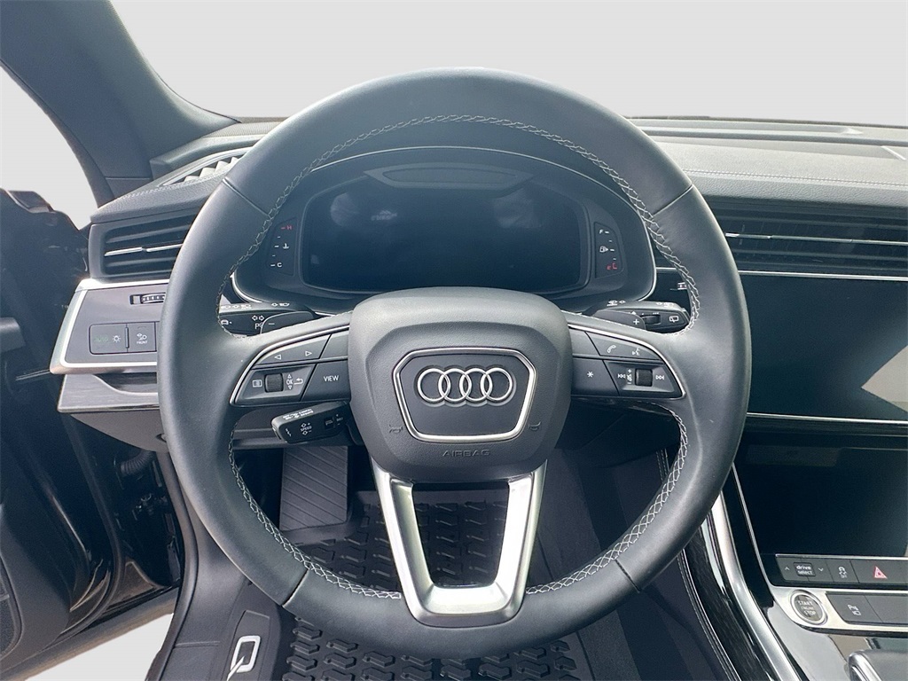 2025 Audi Q8 55 Premium Plus photo 9