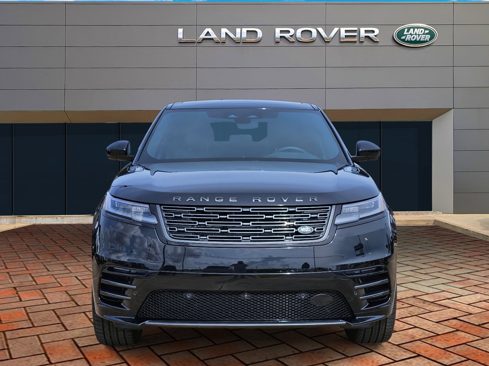2026 Land Rover Range Rover Velar SE photo 2