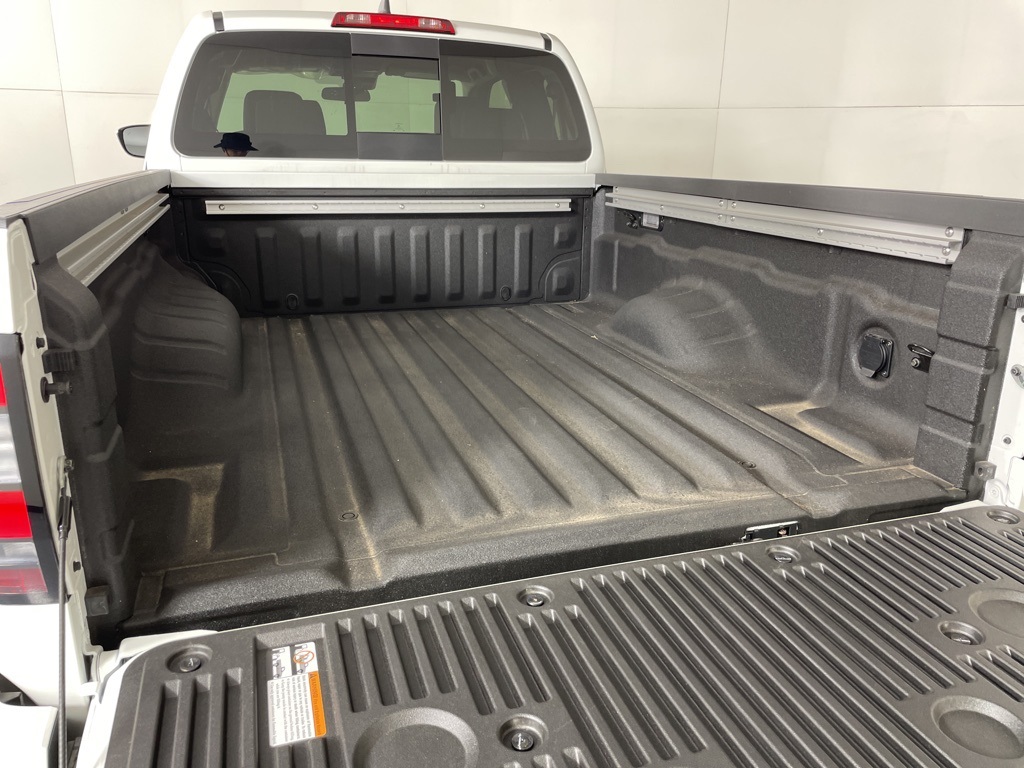 2025 Nissan Frontier SV photo 13