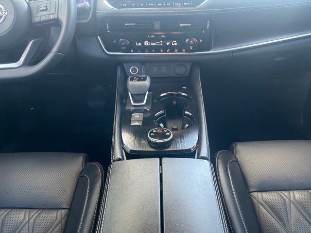 2022 Nissan Rogue Platinum photo 10