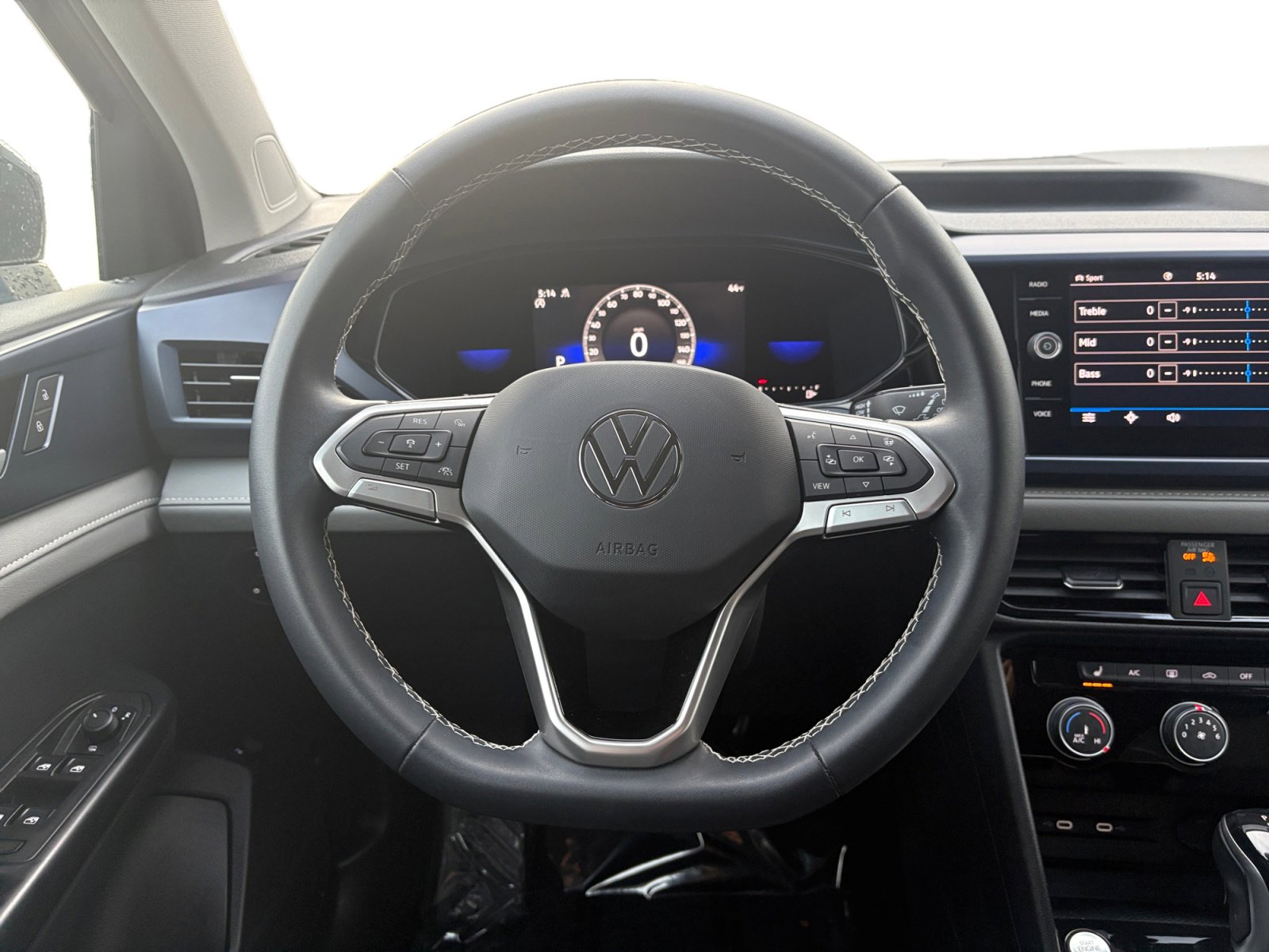 2023 Volkswagen Taos SE photo 2