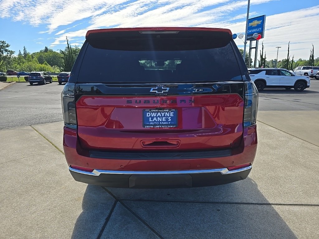 2025 Chevrolet Suburban LT photo 4
