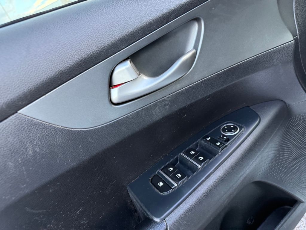 2020 Kia Forte LXS photo 10