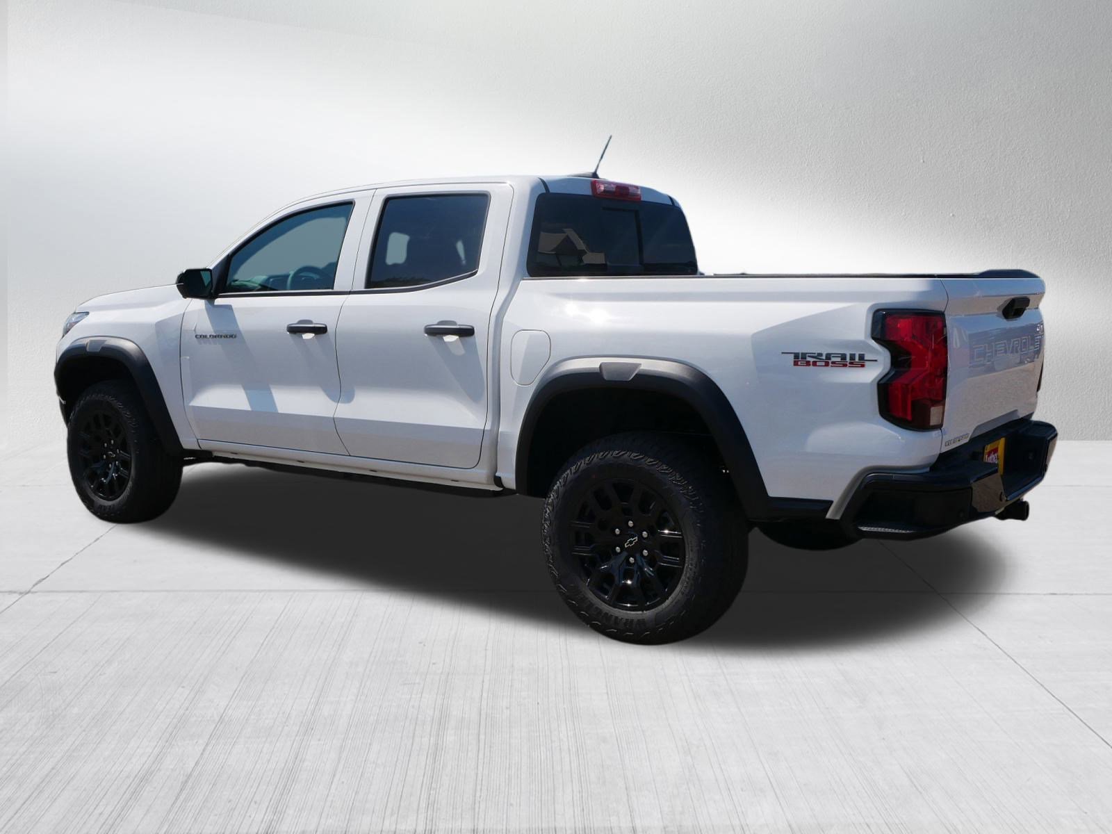 2026 Chevrolet Colorado Trail Boss photo 2