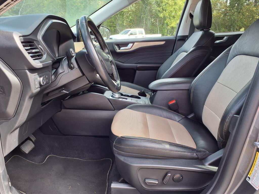 2022 Ford Escape Titanium photo 3