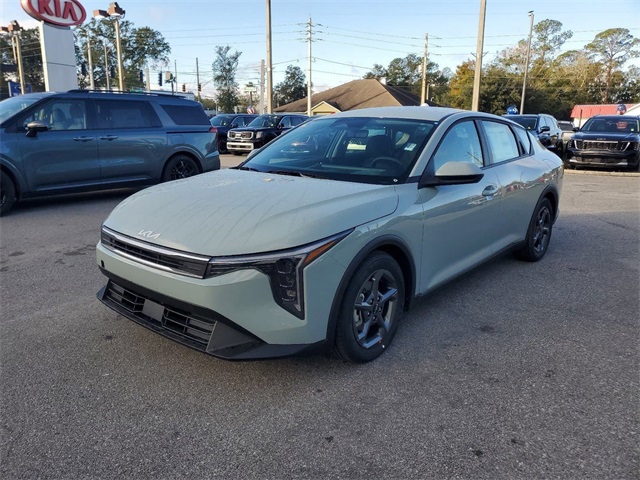 2025 Kia K4 LXS photo 4