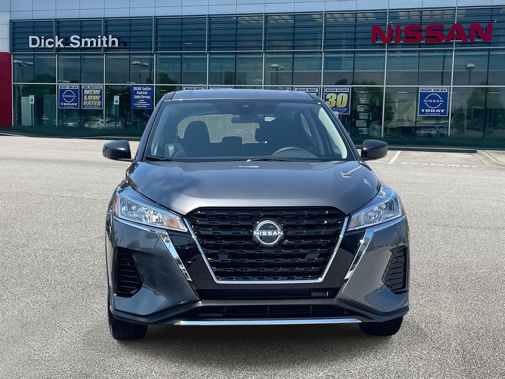2025 Nissan Kicks Play S photo 2