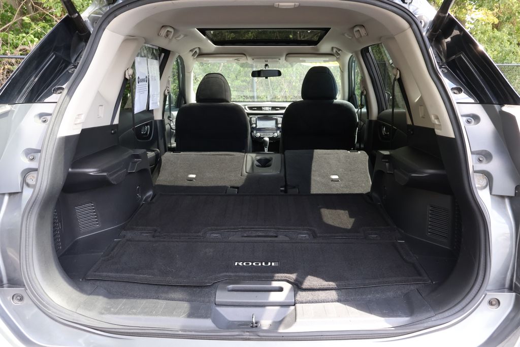 2016 Nissan Rogue SV photo 44