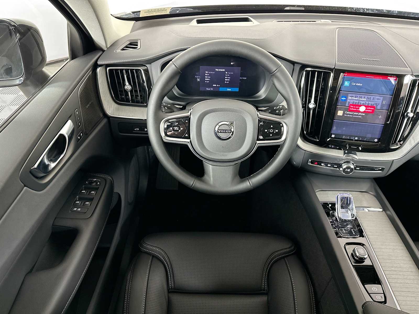 2025 Volvo XC60 photo 17