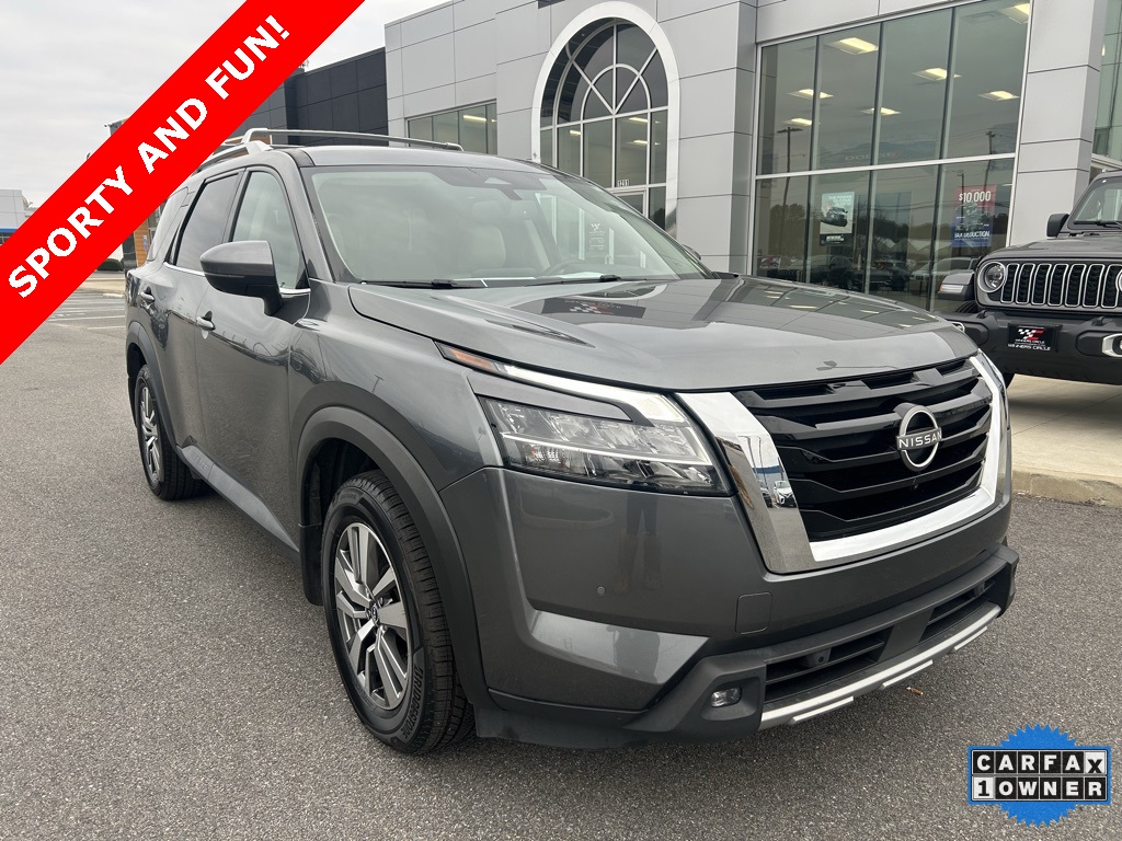 2022 Nissan Pathfinder SL's photo