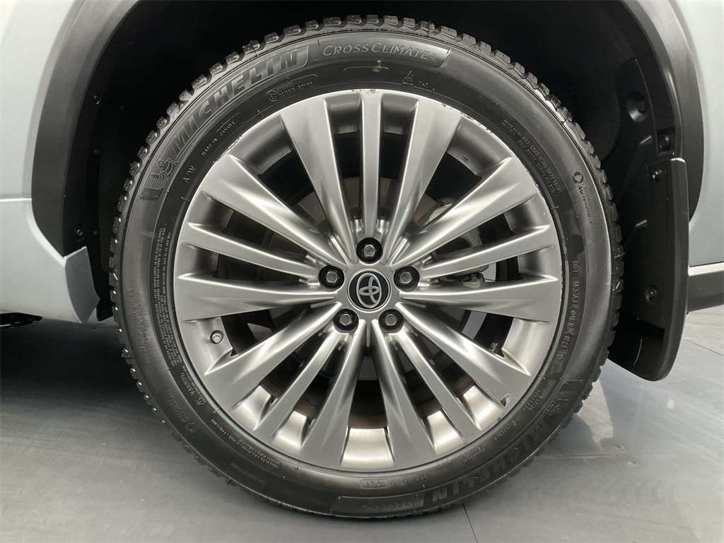 2022 Toyota Highlander Hybrid Platinum photo 24