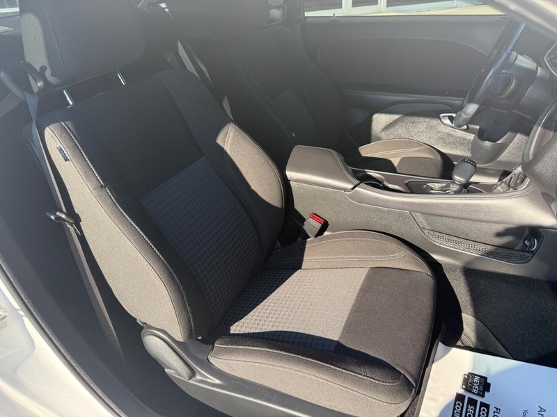 2020 Dodge Challenger SXT AWD photo 11